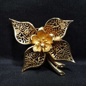 Vintage Coro Gold Plated Filigree Flower Brooch, 1950s Wedding Jewelry
